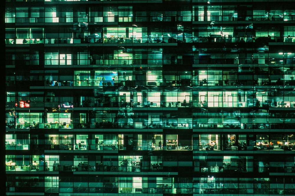 人手不足なのに、仕事が見つからないのはなぜか